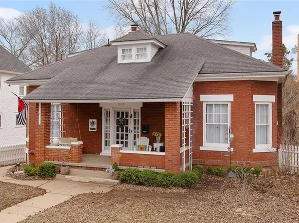 1805 South St, Lexington, MO 64067