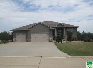 692 12th Street Cir SE, Sioux Center, IA 51250