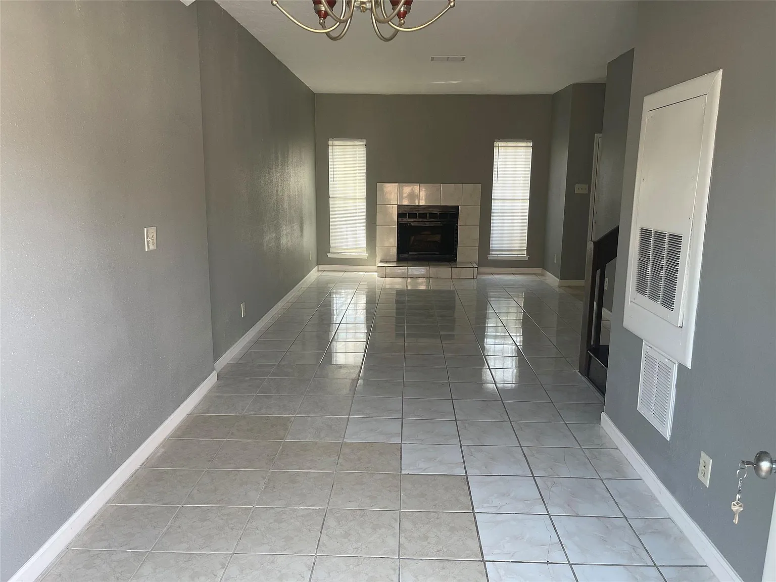 3 bed, 2.5 bath, 1330 sqft, $1,650 — Photo 4