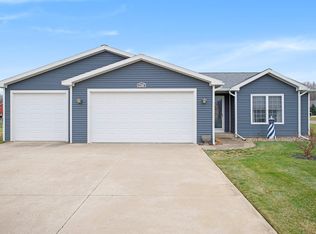 1316 Alivia Dr, Plainwell, MI 49080