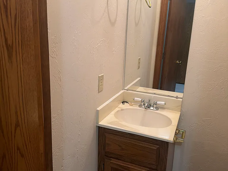 1612 N Locust Ter — Photo 6