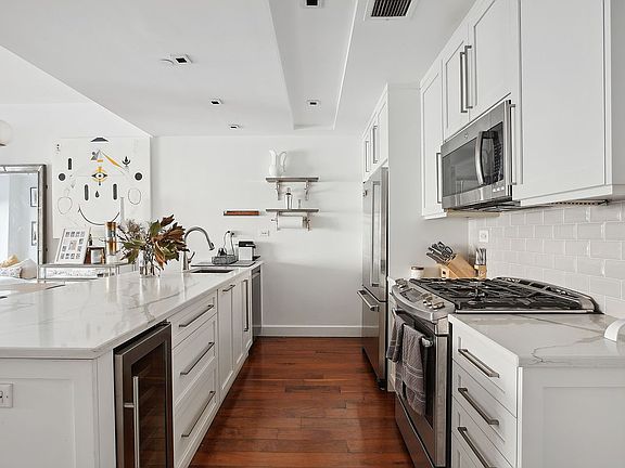 5th image of 2-17 51st Ave #1113