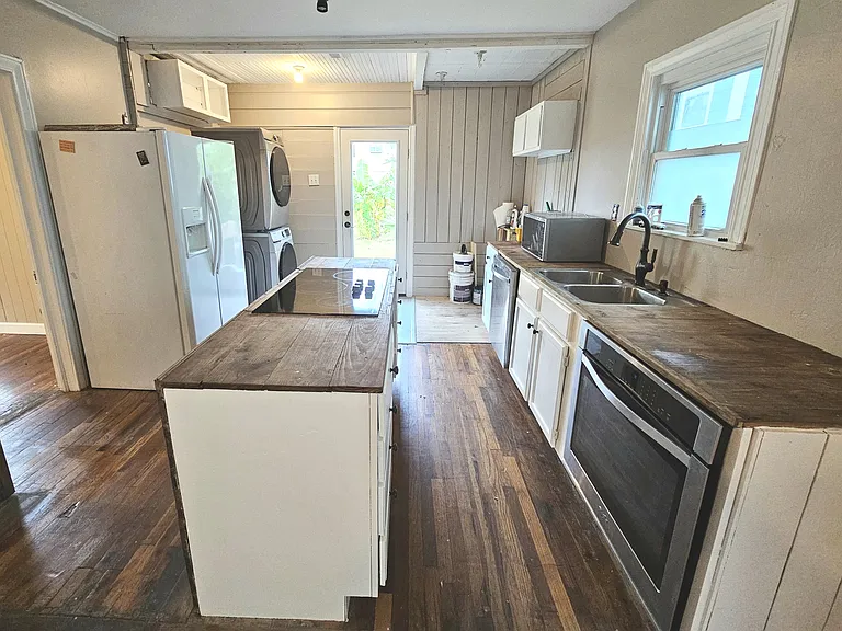 4423 Avenue K — Photo 20