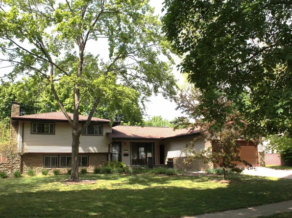 2817 Canterbury Dr, Midland, MI 48642