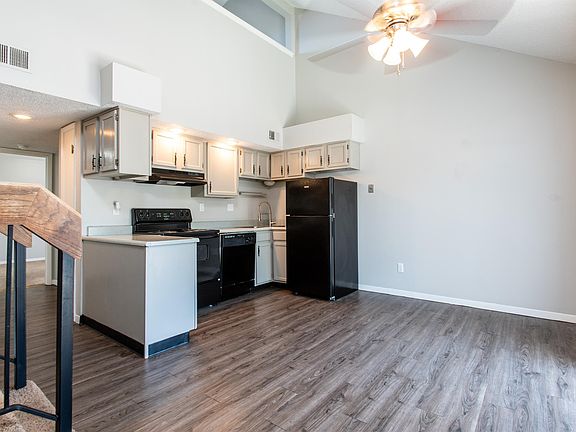 2nd image of 844 N Waco Ave #4309