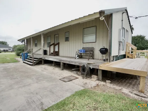 78 Carrie St, Port O Connor, TX 77982