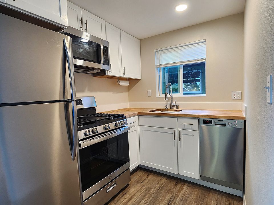 1st image of 412 Delphine Pl #B