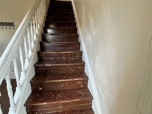 5th image of 624 Cherry St