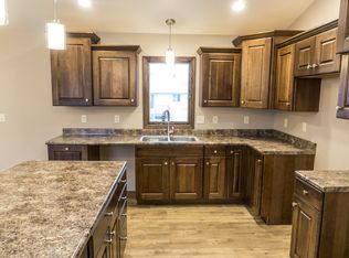 1505 Country Dr, Mitchell, SD 57301