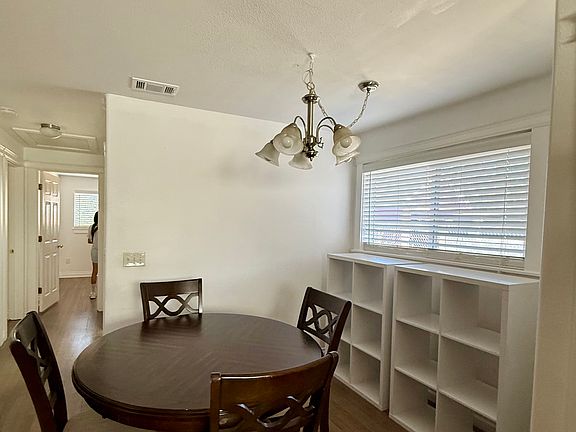 4th image of 2917 Locust Ave W