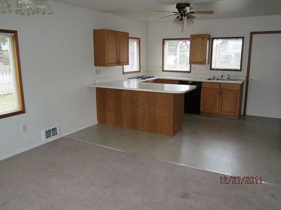 4th image of 7718 Rainier Dr