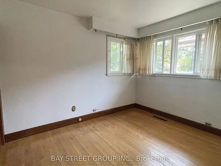 260 Moore Park Ave — Photo 11