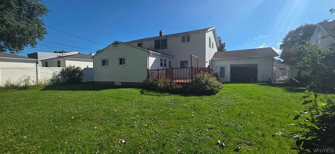 2 bed, 1.0 bath, 2544 sqft, $1,450 — Photo 3