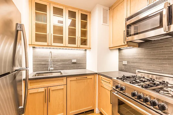 Rented by The Dermot Realty Management Company | media 16