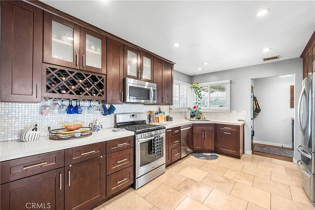 3 bed, 1767 sqft, $4,950 — Photo 3