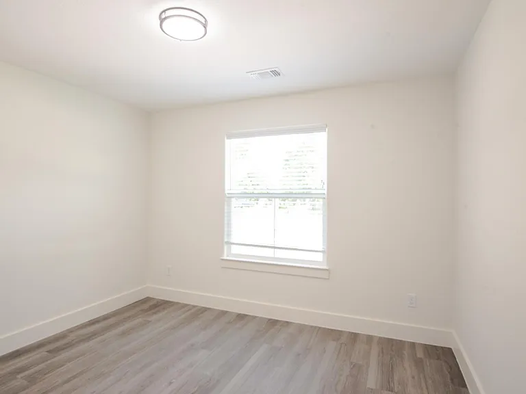 1321 Franklin Ave — Photo 7