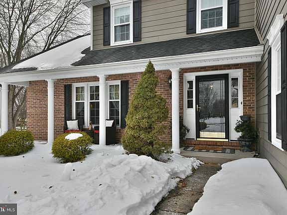 2nd image of 443 Knollbrook Dr