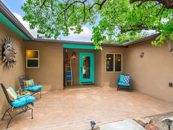 2724 Camino Cimarron, Santa Fe, NM 87505