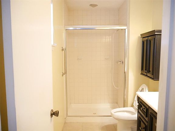 4th image of 1306 Twining Oaks Ln