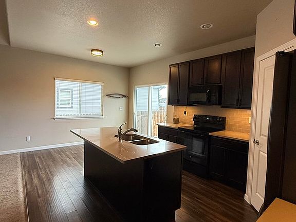 5th image of 706 S Prairie Dr