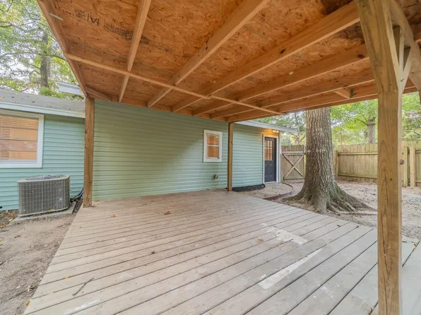 5739 Skylane Dr, Montgomery, TX 77316