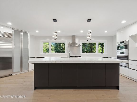 2nd image of 776 Whiteoaks Ln