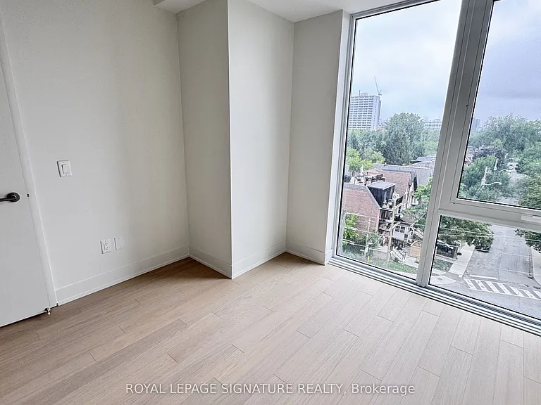 322 Dupont St #605 — Photo 14