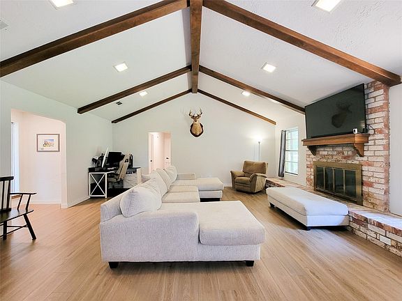 5th image of 24802 Lori Ln