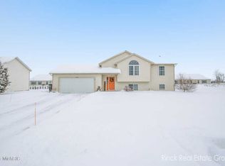 8199 N Maple Ct, Zeeland, MI 49464