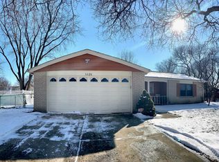 1424 Willcrest Rd, Naperville, IL 60540