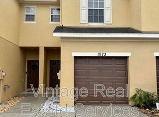 1973 Hawks View Dr, Ruskin, FL 33570