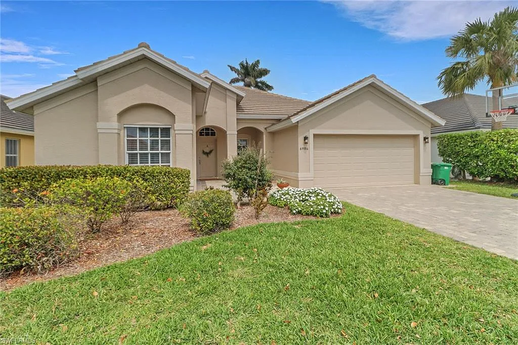 3 bed, 2.0 bath, 1749 sqft, $12,000 — Photo 2