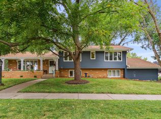 626 E 130th St, Burnsville, MN 55337