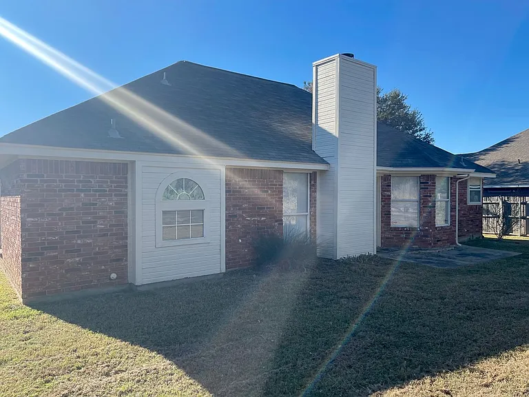 517 Meadowcrest Dr — Photo 12