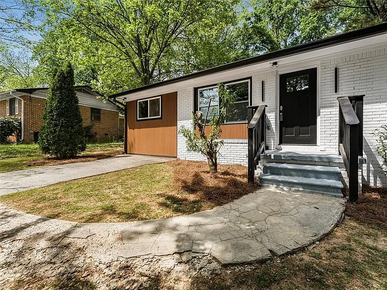 454 Oak Dr SE — Photo 3