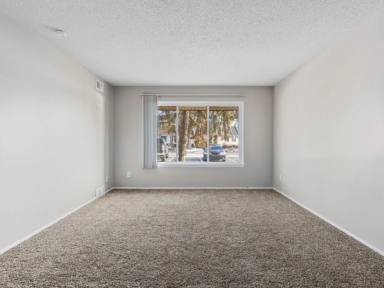 Briarcliffe Apartments & Townhomes — Photo 22