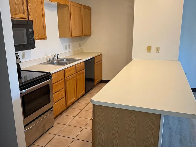Pointe West Apartments — Photo 46