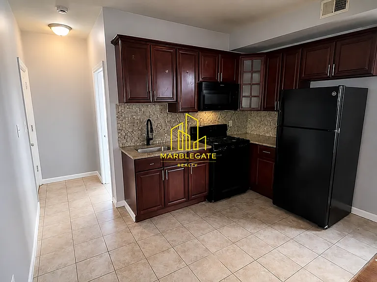 269-271 Hobson St #11L — Photo 1