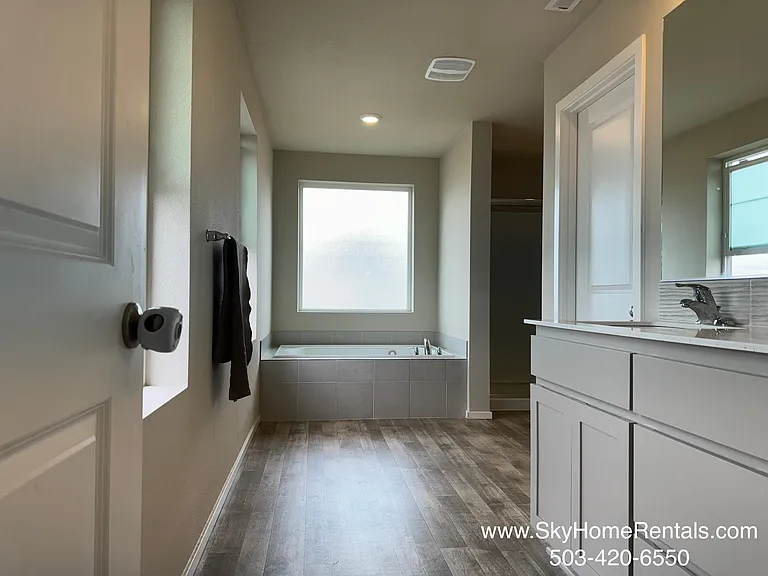 4832 Skylab Ave NE — Photo 16
