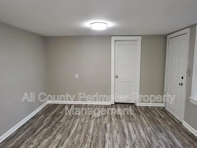 3631 Washington St #5 — Photo 6