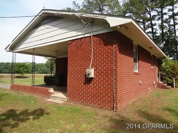 Single carport w/storage room