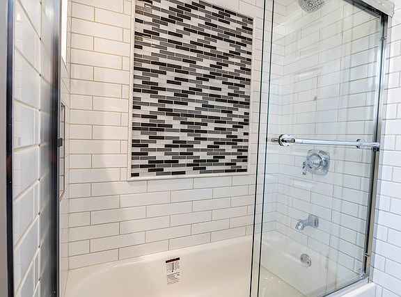 4th image of 3931 W Arthington St #1