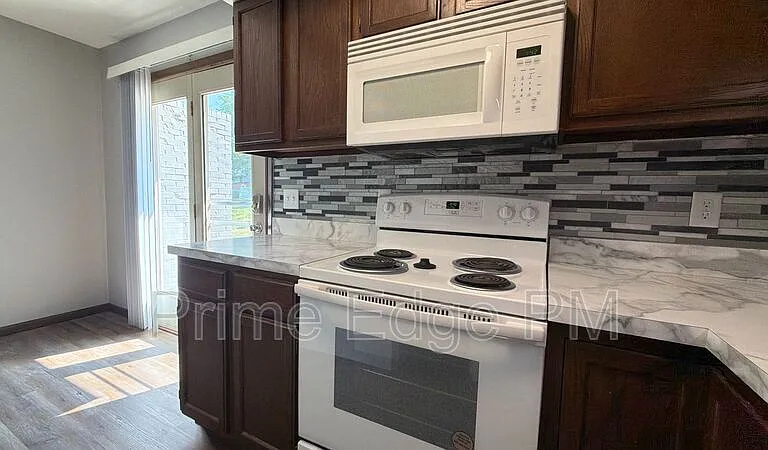 6235 Holdrege St #A-1 — Photo 12