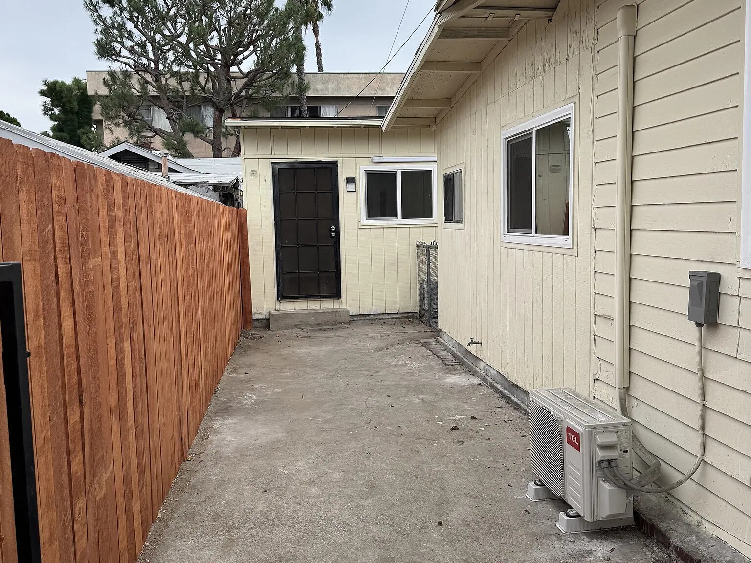 Remodeled single family house with a separate office/work space — Photo 3