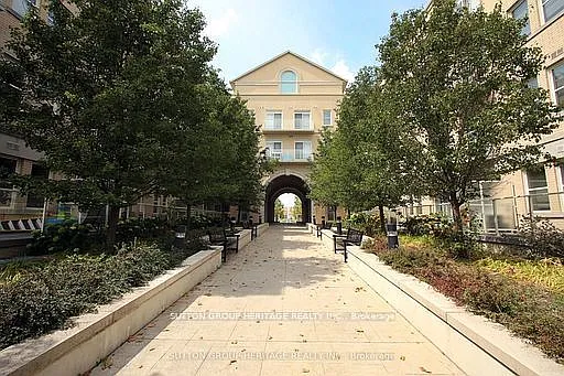 Garden Court Condos — Photo 3