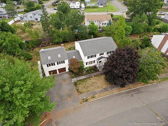 2nd image of 9 Sherry Lee Ln