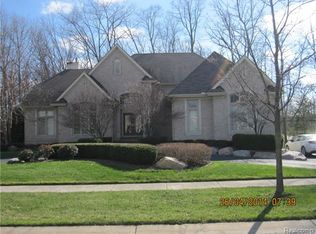 6866 Carlyle Xing, West Bloomfield, MI