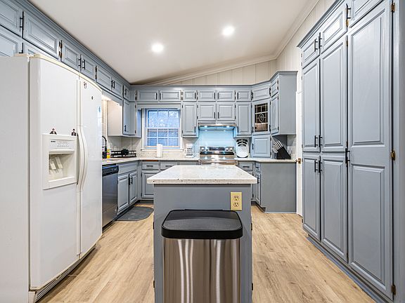 3rd image of 702 Chambers Dr NE