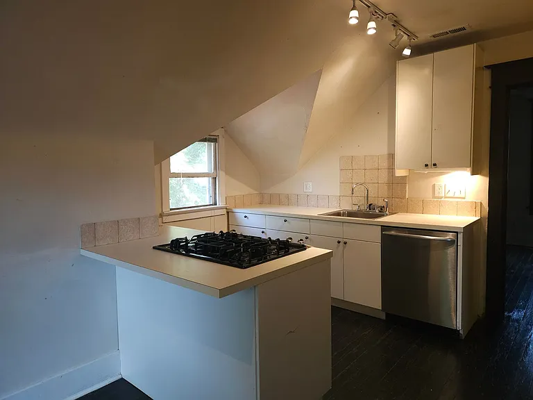 318-320 W Myrtle St — Photo 31
