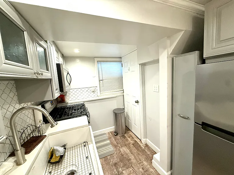 Anchor Ave — Photo 1